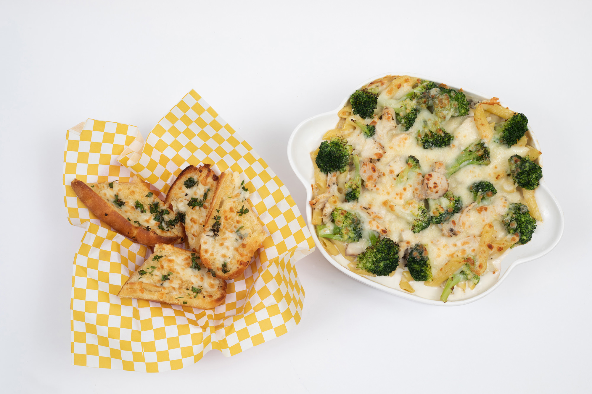 Broccoli & Chicken Alfredo Pasta with Garlic Bread
